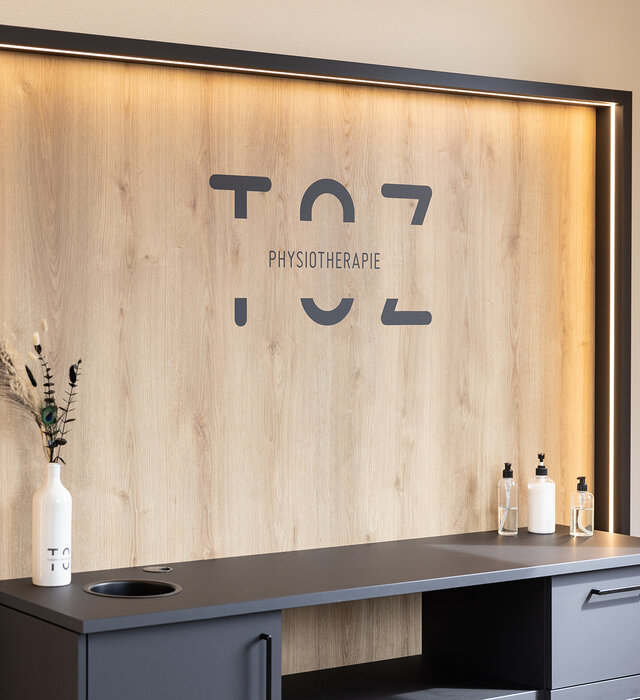 TOZ Logo an der Wand