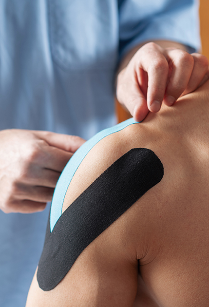 Schuler mit Kinesio Taping